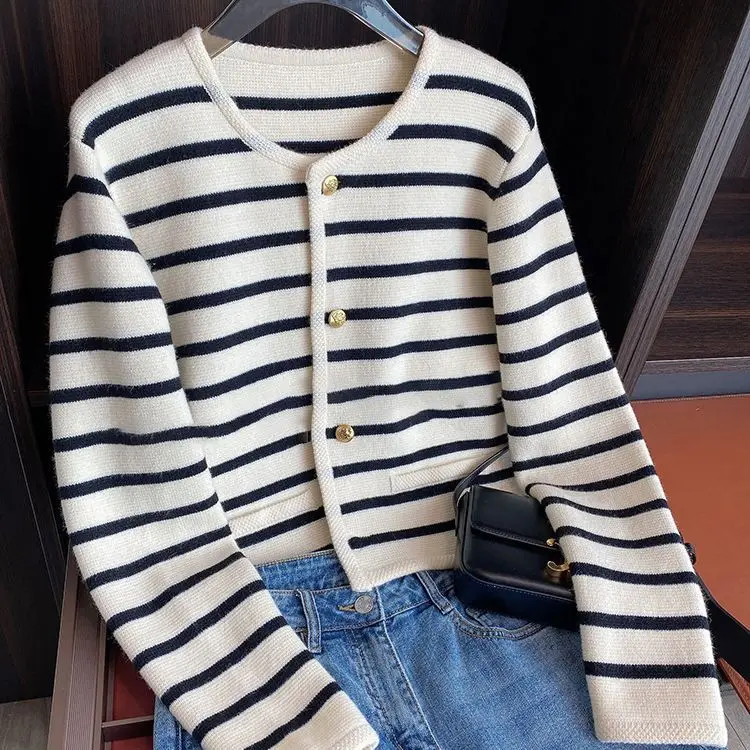 

Simple-style Striped Knitted Cardigan Women's Sweater Coat 2025 Korean Version New Knitted Cardigan Autumn Outerwear Round Neck