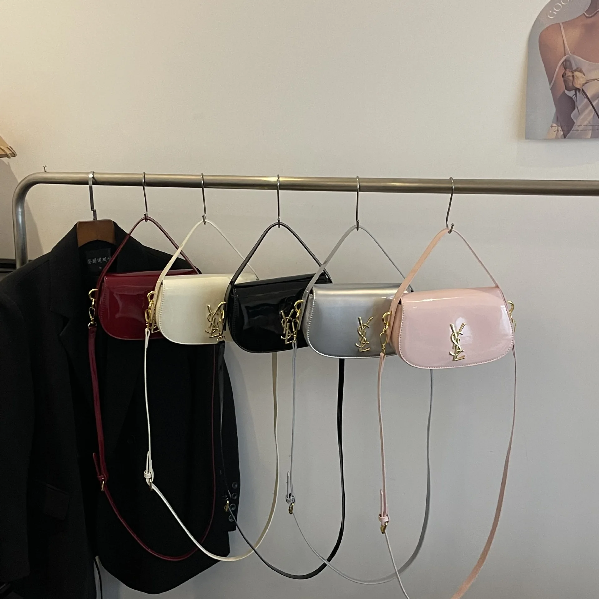 حقيبة حمل بسيطة لعام 2025 للنساء، محفظة كروس ممتازة، حقيبة كتف أنيقة تحت الإبط، حقيبة يد فاخرة بتصميم دفعة صغيرة