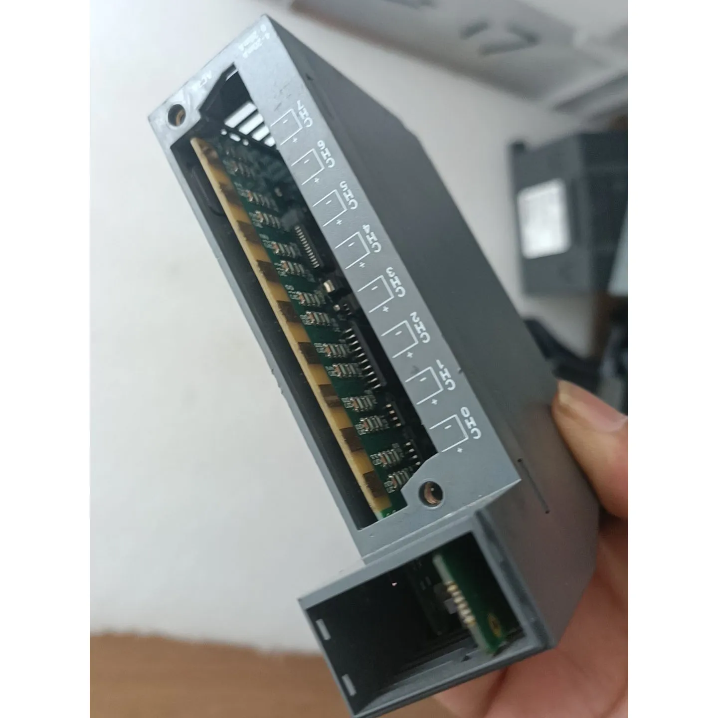 Modulo PLC 2MLF-AC8A Con garanzia