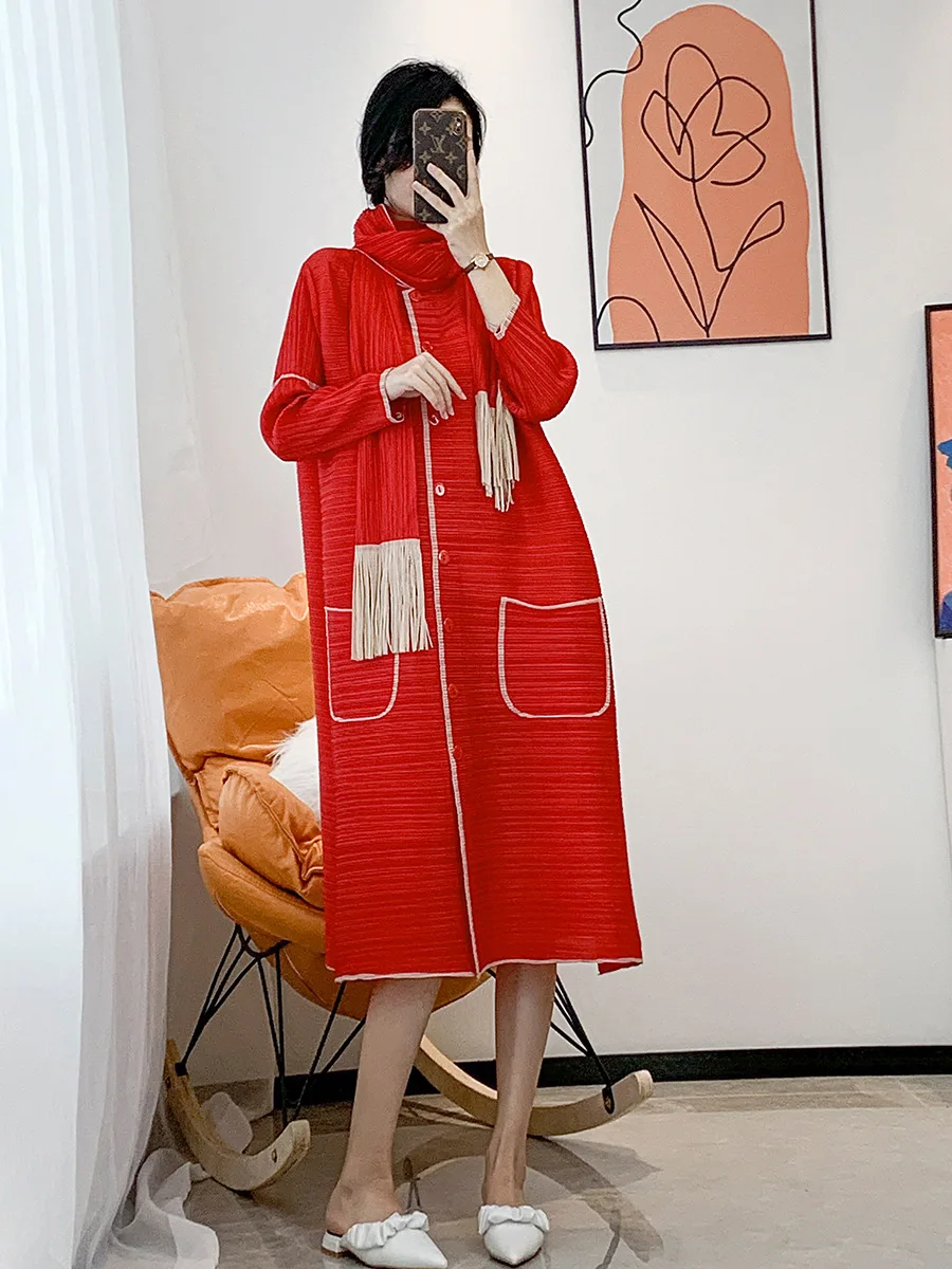 

Pleated Autumn And Winter Color Matching Fashion Style Dress Temperament Women's Tassel Scarf Skirt Two-piece Set