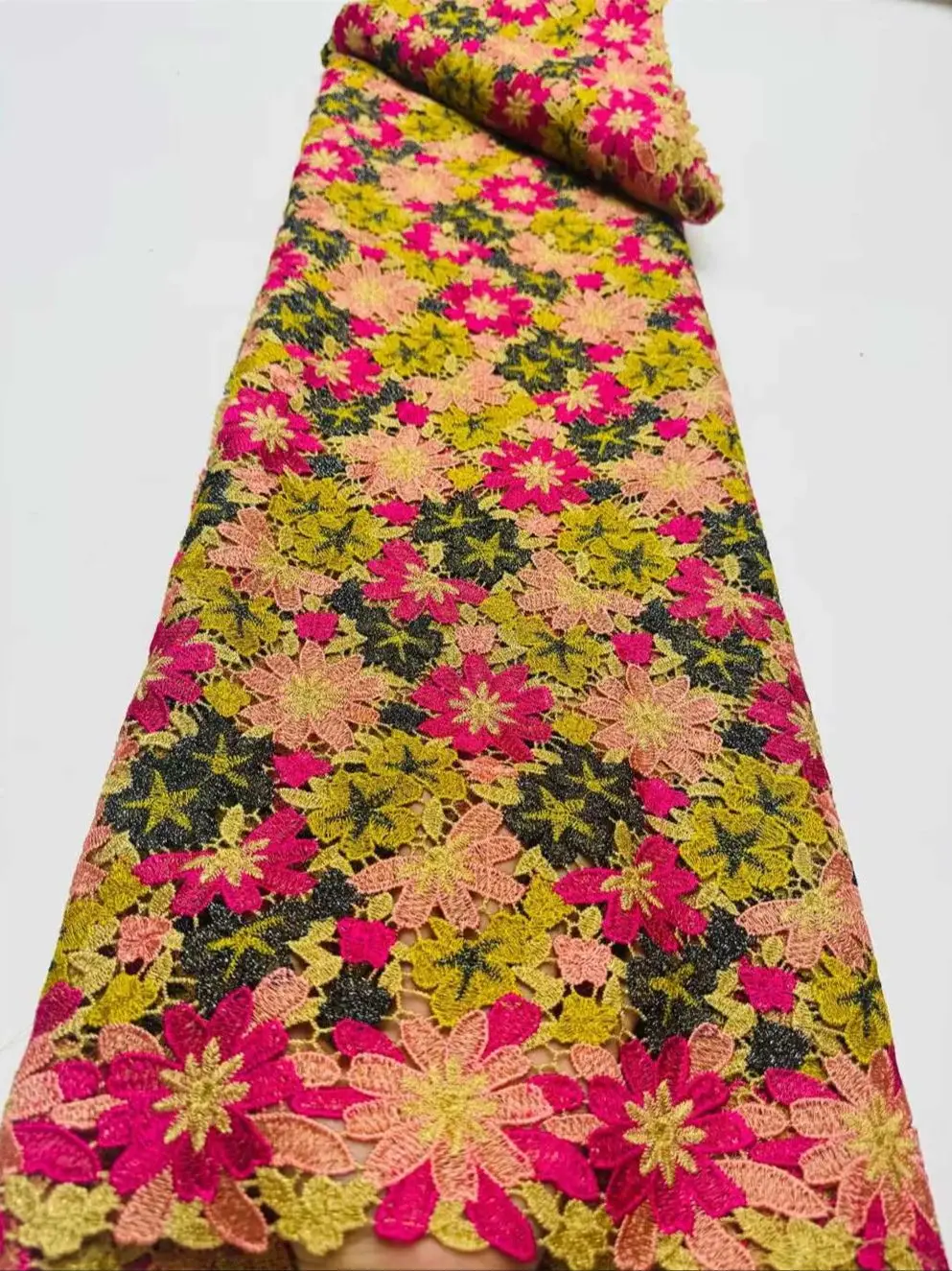 

Ткань из гипюрового кружева с вышивкой, вдохновленная традициями Африки, для женской одежды, водорастворимая, для особых случаев, коллекция 2026 года