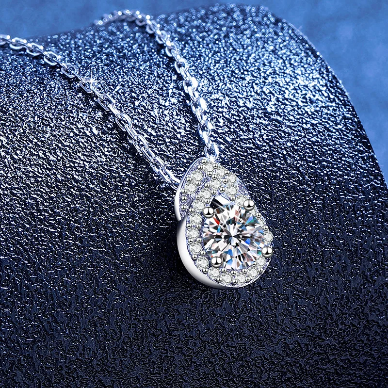 Platinum PT950 18K Gold European and American Moissanite Gourd Pendant Necklace, Moissanite Diamond Versatile Collarbone Chain