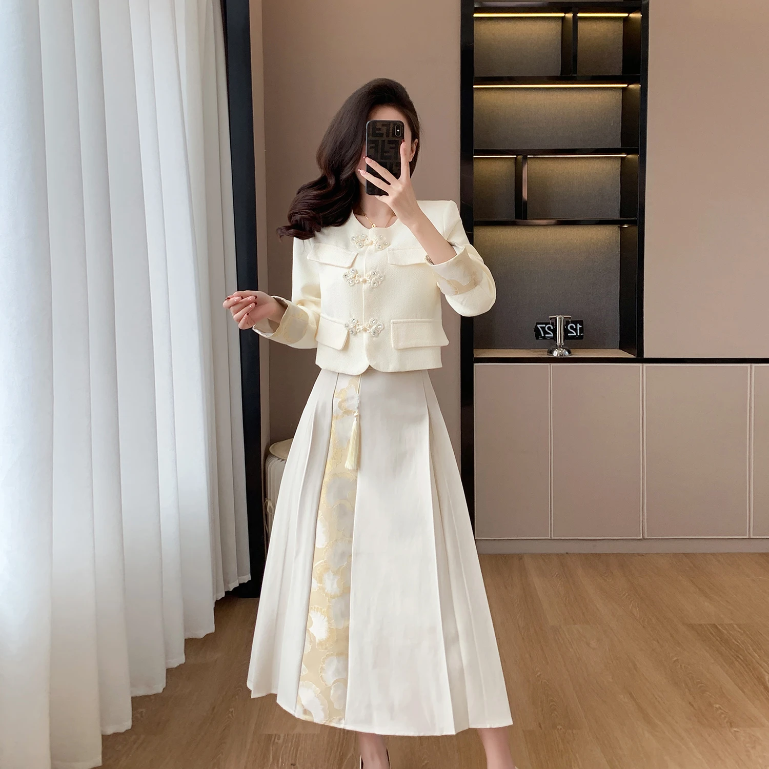 

New Chinese-style National Trend Set, Sophisticated Elegant Frog Button Top and Skirt Two-piece for Women, Spring Style Hot Sale