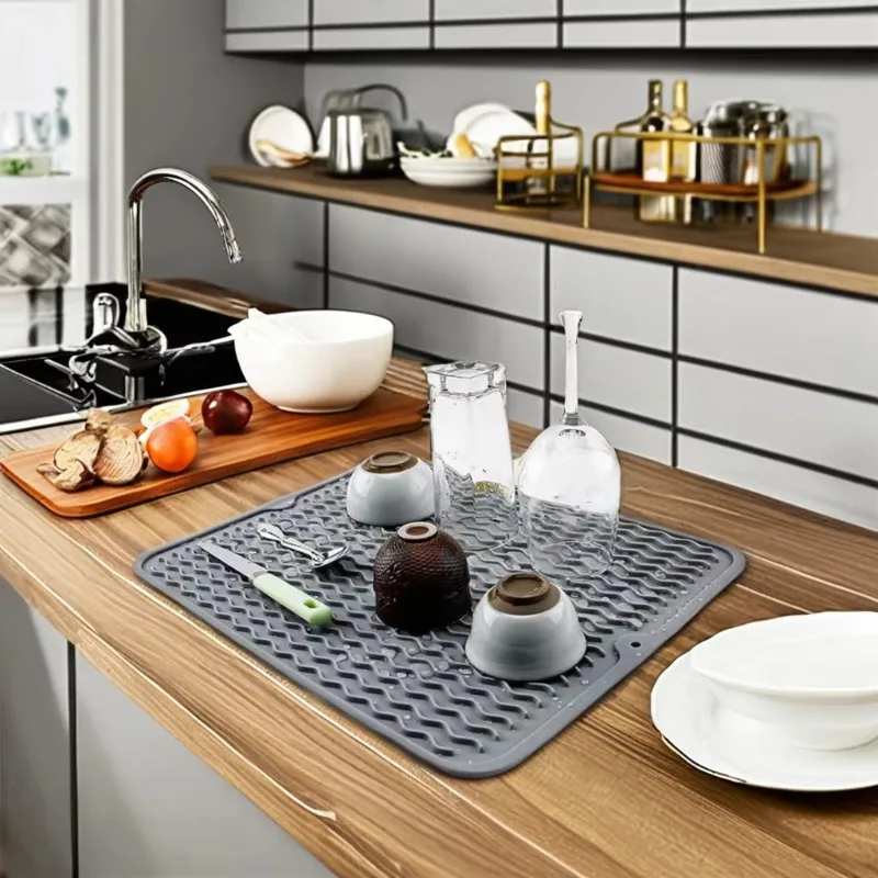 Classic Silicone Kitchen Mat Non-Slip Heat Insulation Durable 5mm Thick Eco-Friendly for Drainage