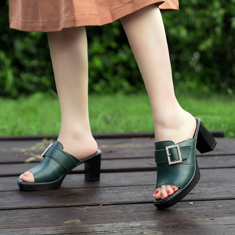 With Ms. Gao's Leather Sandals and Slippers, 2024New Summer Fashion , Thick Heels Waterproof Platform, Wearing Sandals.