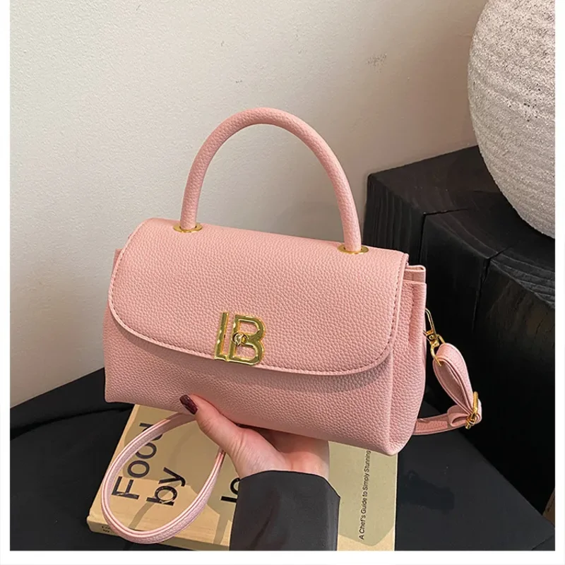 

2023 Новая просторная женская сумка через плечо с текстурой личи, сумка через плечо в стиле ретро, уникальный текстурированный дизайн для ежедневного использования