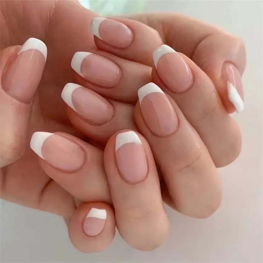 24 szt./zestaw Białe tipsy do paznokci w stylu francuskim z złotym pudrem, sztuczne krótkie paznokcie akrylowe do wciskania, zdejmowalne, do noszenia, zdobienia paznokci.