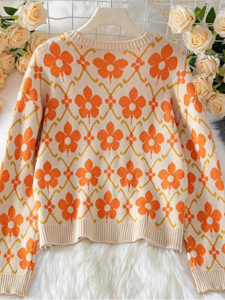 エレガントな長袖 O ネックカーディガンセーター女性のためのファッショナブルな秋冬花柄ジャカードニットボタンセーター女性