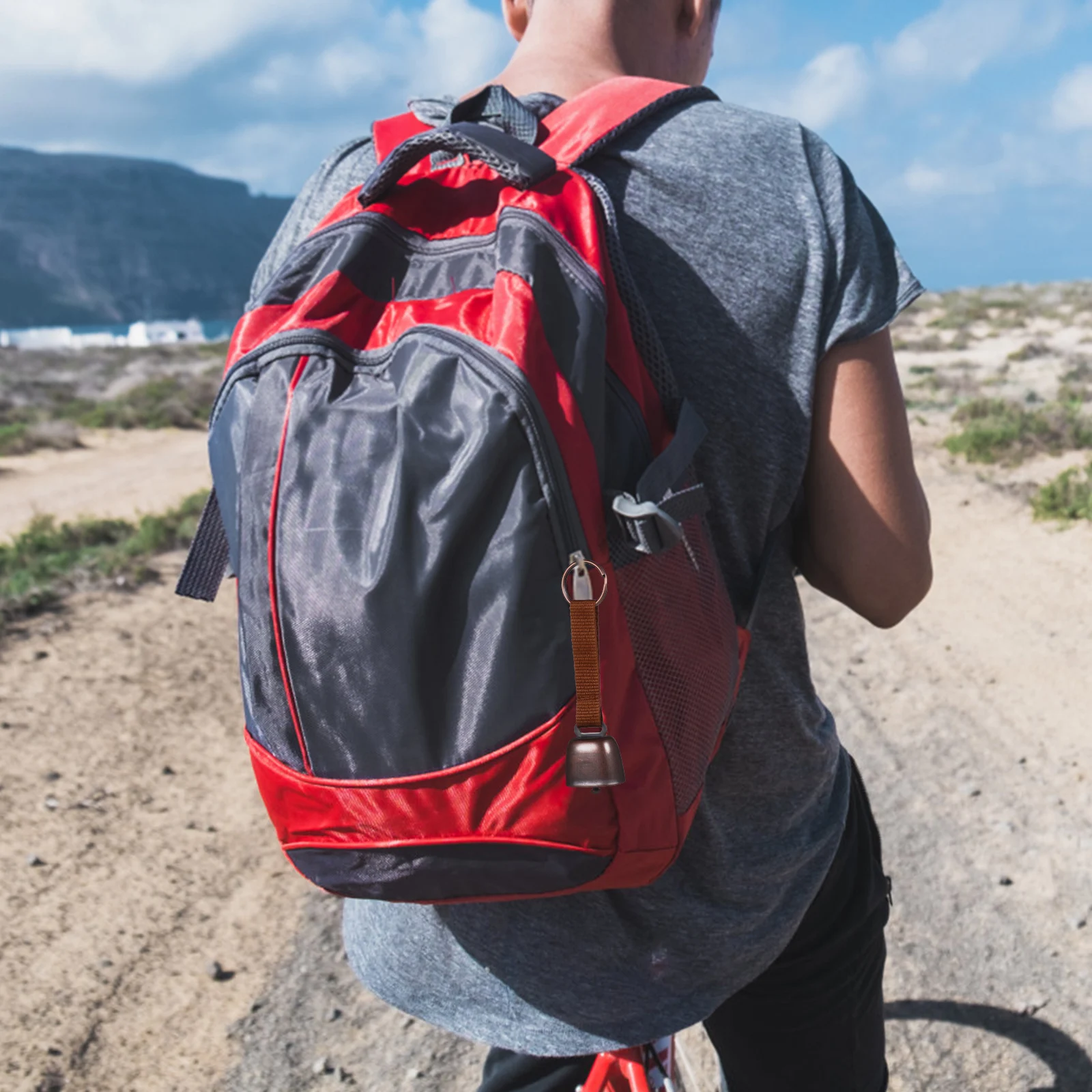 

2Pcs Bear Bell Loud Lightweight Iron Outdoor Warning Bell for Hiking Mountain Climbing Harvesting Wild Vegetables Camping