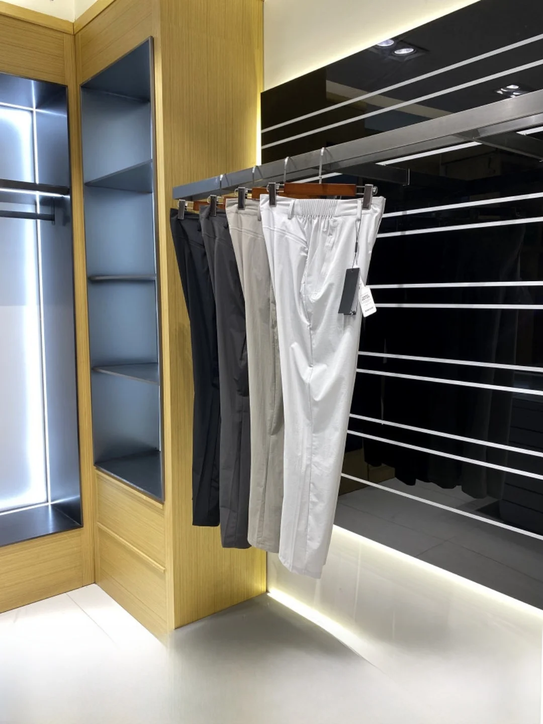 Functionnal Casual Pants for Men Outdoor Commuting Breathable Nylon Stretch Fabric Seamless Taped Seams 3D Tailoring
