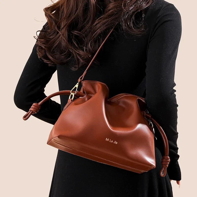 

Wrinkled Drawstring New Mini Minimalist Letter Shoulder Bag High Quality Lightweight Fashion Versatile Solid Color Crossbody Bag