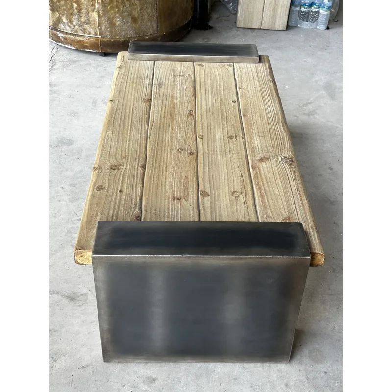 The textured model is unique and creative, and the solid wood retro coffee table is thick