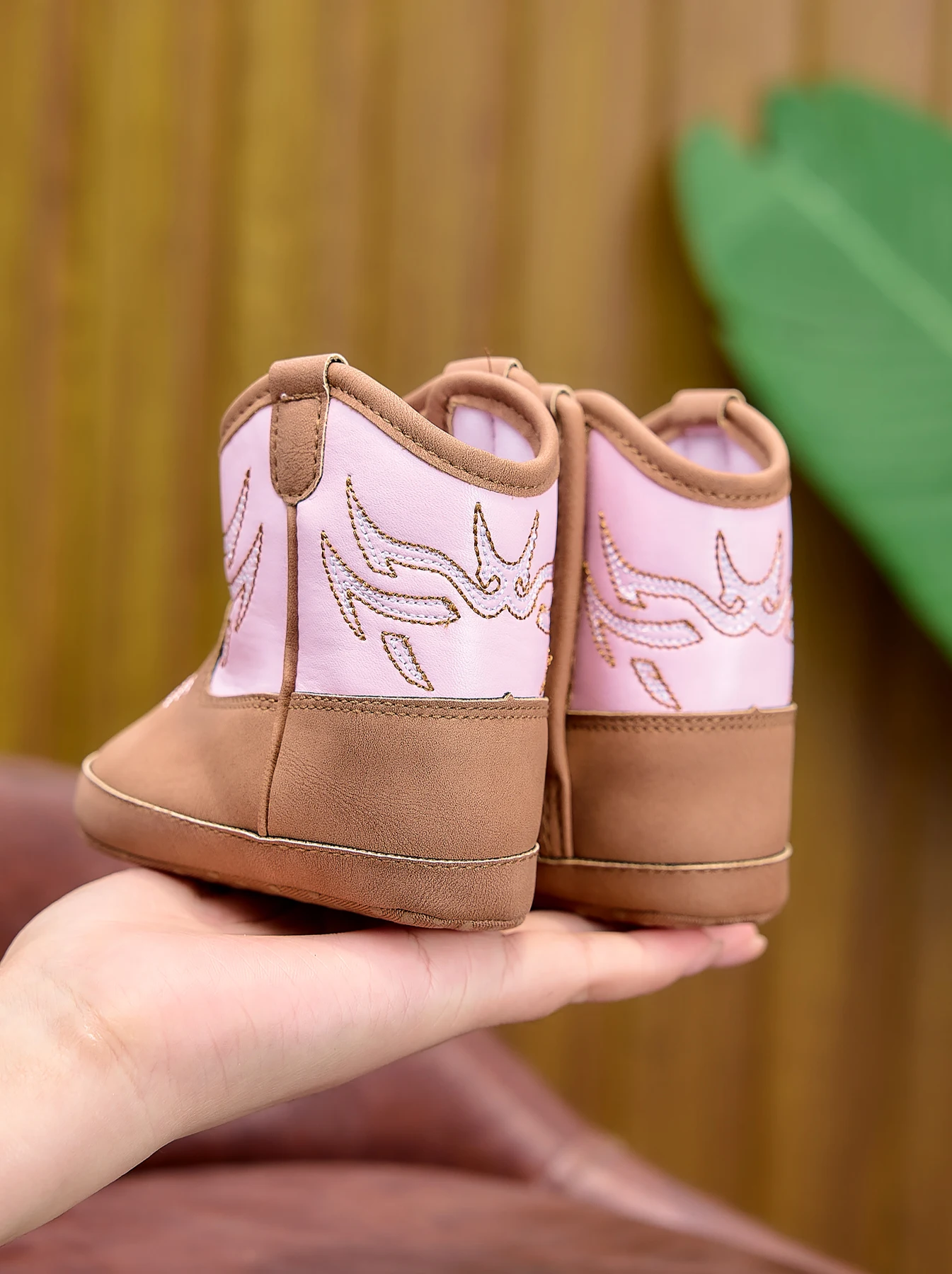 Vintage Farbblock-Stickerei Baby-Cowboystiefel 0-12 Monate Weichsohlige Anti-Kollisions-Laufschuhe für Neugeborene High-Top Kurze Stiefel – Detail 16