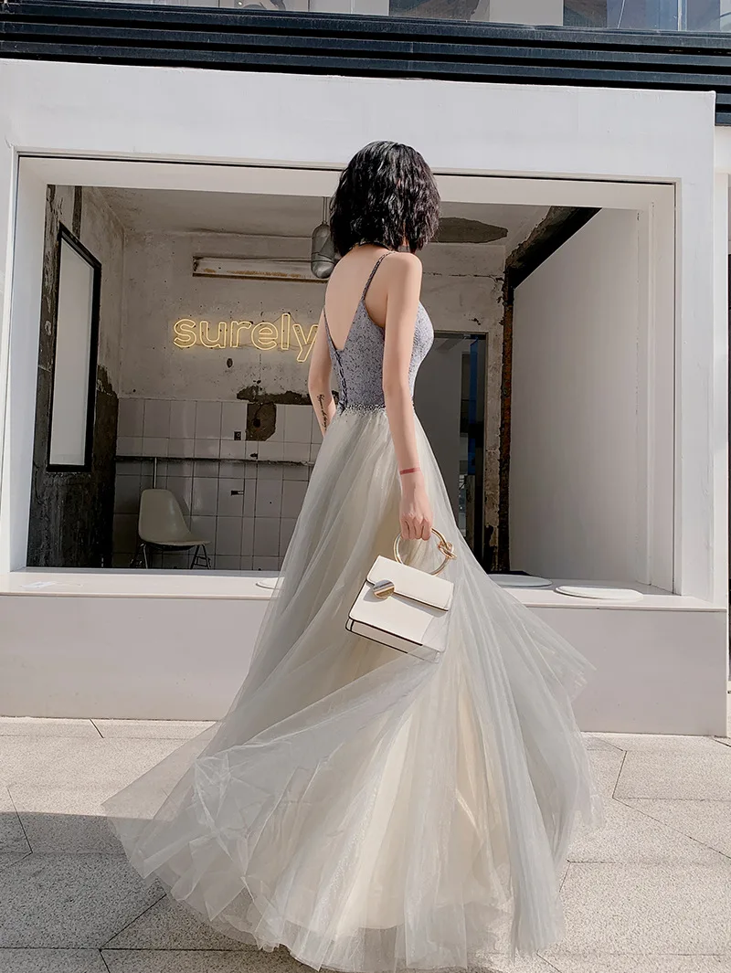 2022 donne grigio spalline con scollo A v abiti da ballo eleganti Backless lunghi una linea abiti da sera in Tulle