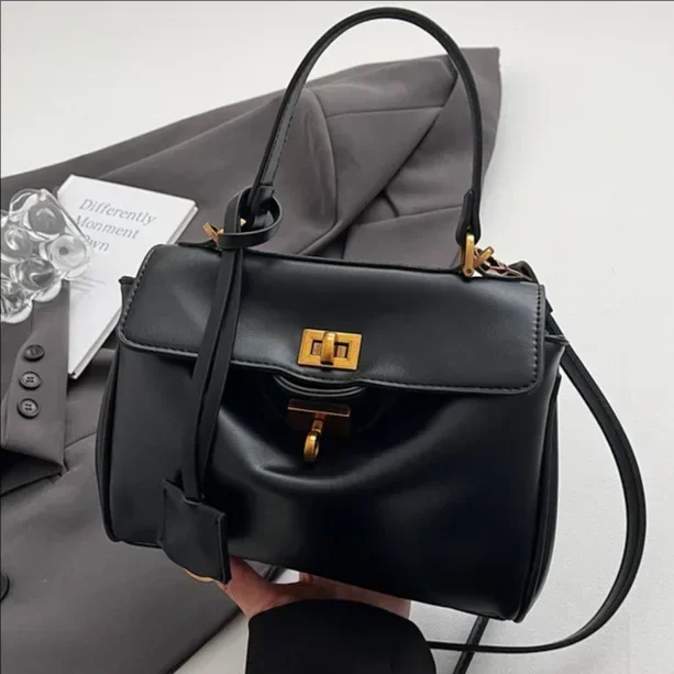 

Elegant Fashion Messenger Bag For Women - High-Quality Leather Crossbody Purse With Modern Minimalist Luxury Designer Style