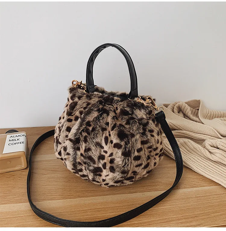 2023 Faux Fur Women Luxury Handbags Autumn Winter Casual Fashion Ladies Shoulder Bags Female Cute Velvet Crossbody Bags Bolsa