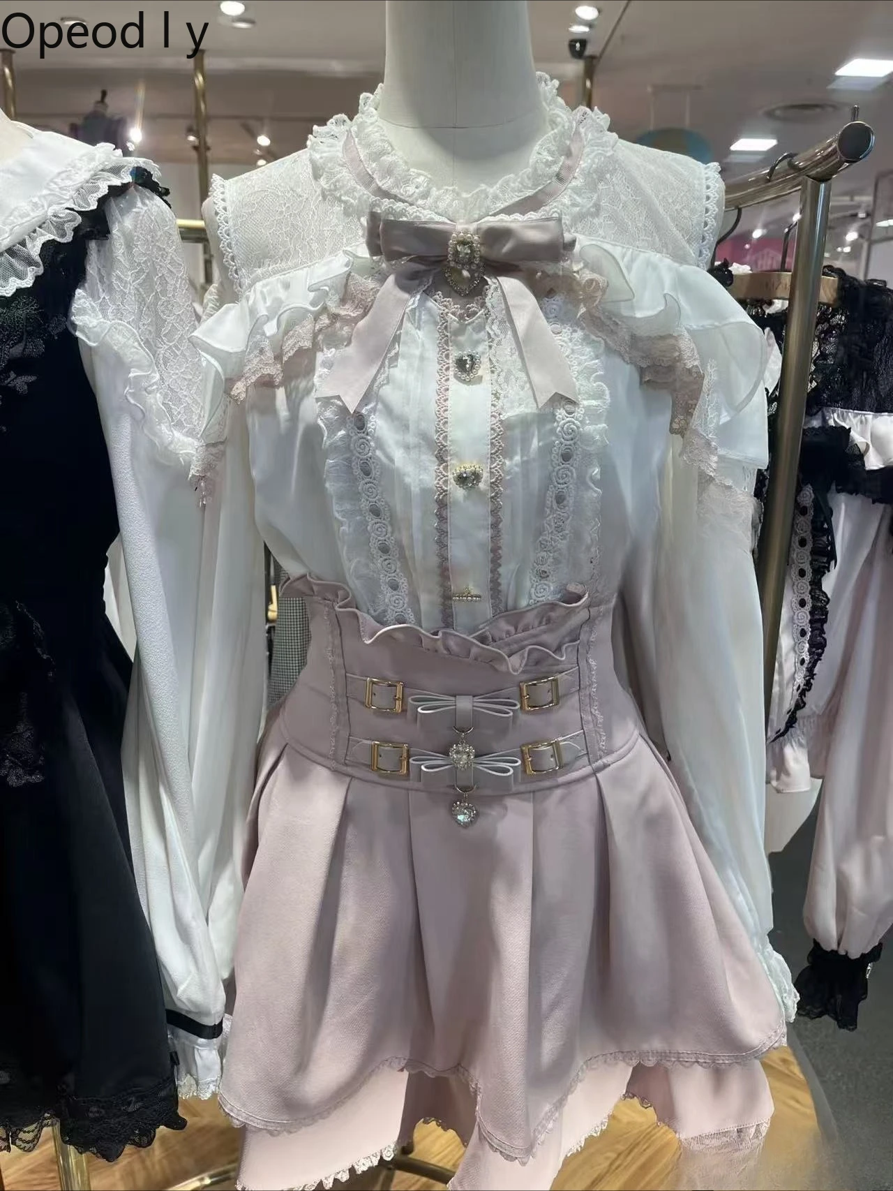 

Liz Japanese Mass-produced Lolita Off-shoulder Lace Lotus Leaf Sleeve Bow Cute Shirt Cute Girls Temperament Princess Blouse Top