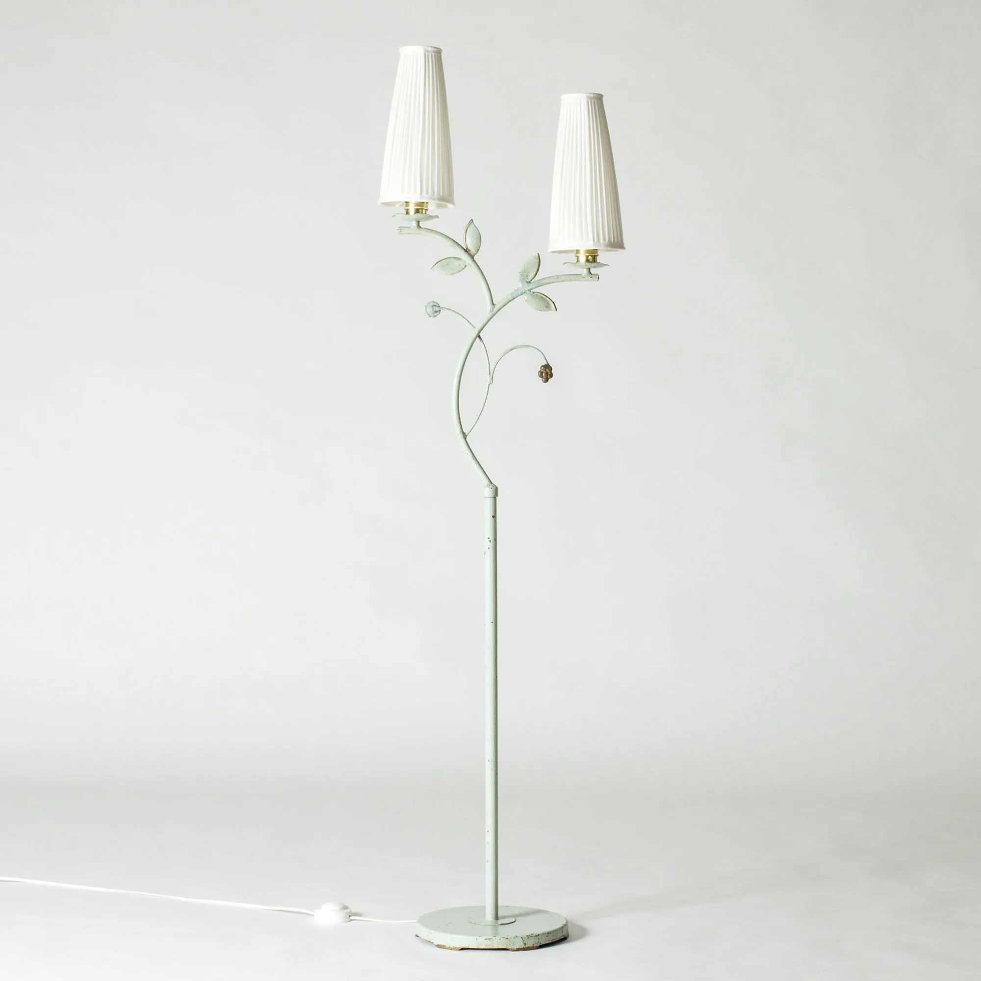 Retro old money wind green wrought iron floor lamp double head leaf decorative lamp