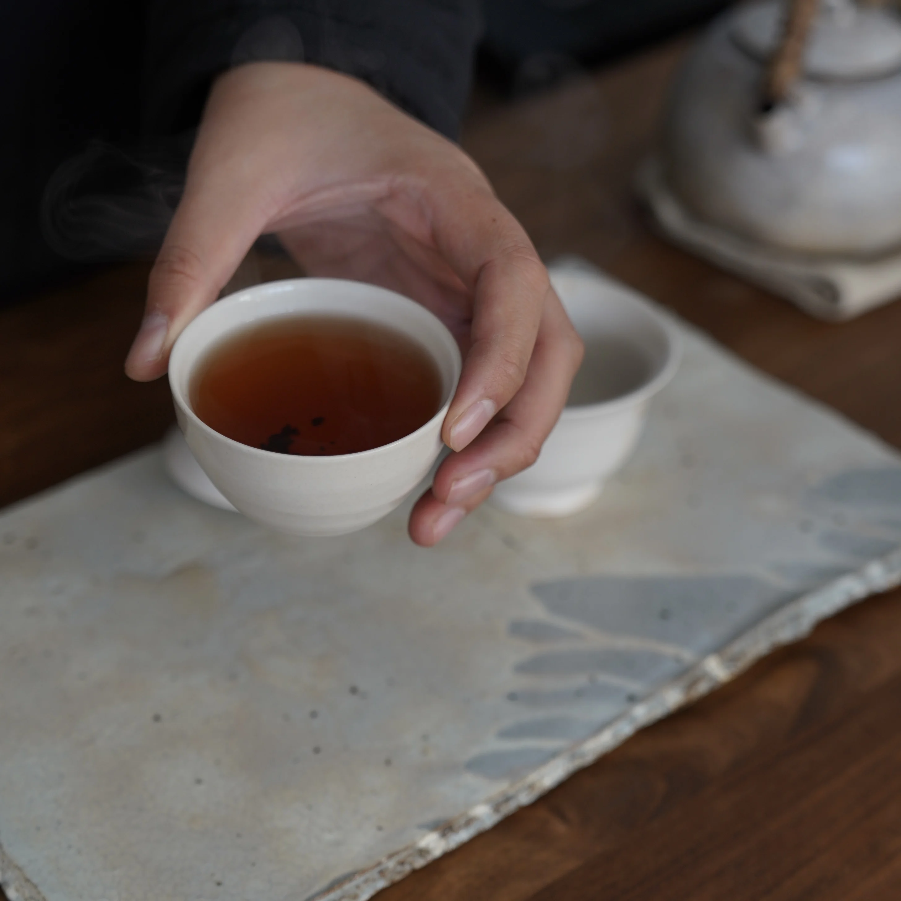 

Набор для чаепития ручной работы из керамики: большая чашка-зонтик, чайник и чашка для чая (наньтанский стиль)