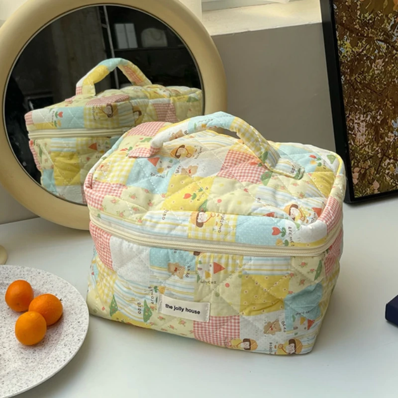 Large Capacity Soft Portable Travel Ladies Storage Bag Sweet Cute Polka Dot Women’s Cosmetic Bags Fashion Square Female Clutch