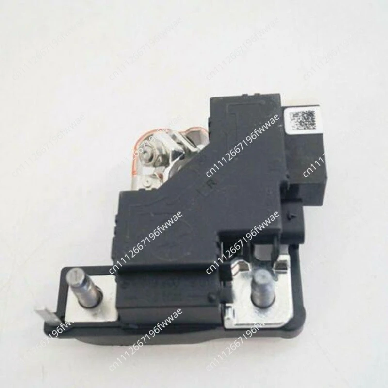 2469069600 is suitable for M-erce-des-Benz GLA CLA C180C200 E200E260 battery current limiter positive circuit breaker protector