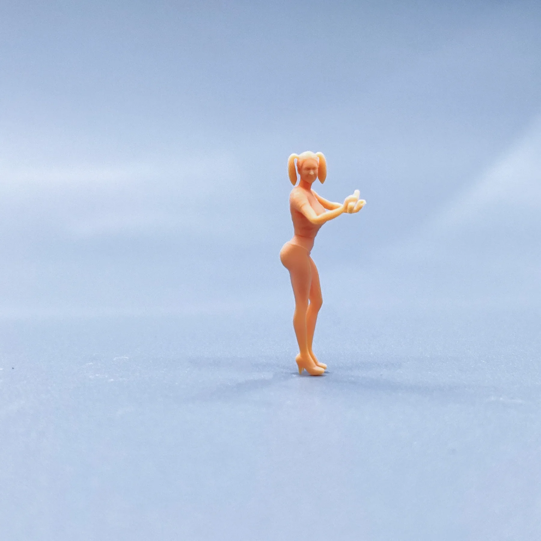 1/64 1/50 1/43 Figurines Scale Model Resin Graffiti Girl Car Wash Girl Repair  Uncolored Miniatures Diorama Hand-painted V024