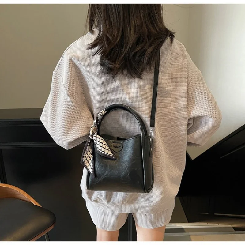 

Винтажная сумка через плечо для женщин, сумка через плечо в стиле ретро, классический дизайн, просторное повседневное использование