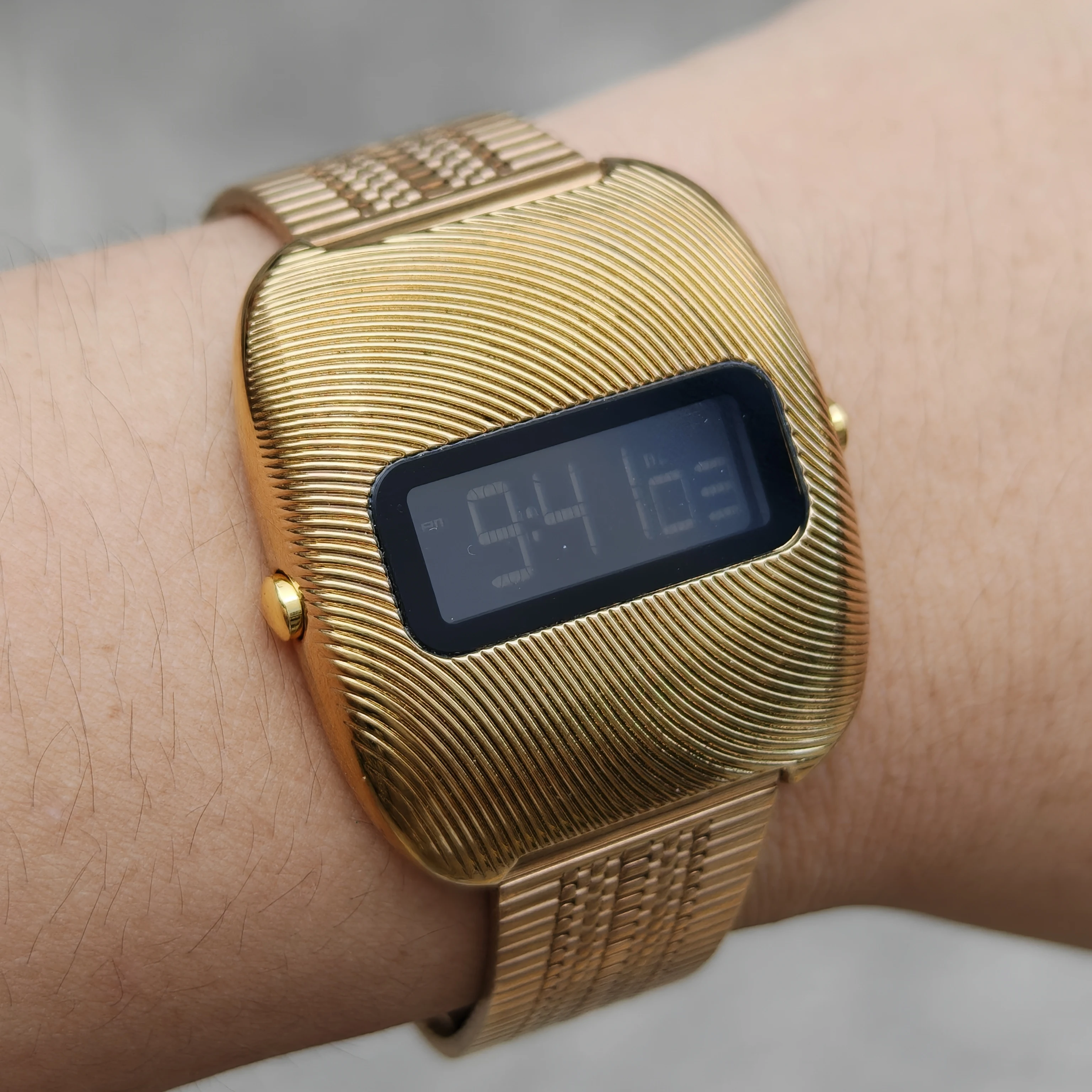 BENLY WATCH "Ripple Time" خمر 1970s ريترو مستقبلية نمط موضة Lcd إلكترونيات ساعات للرجل الساعات الرقمية #6