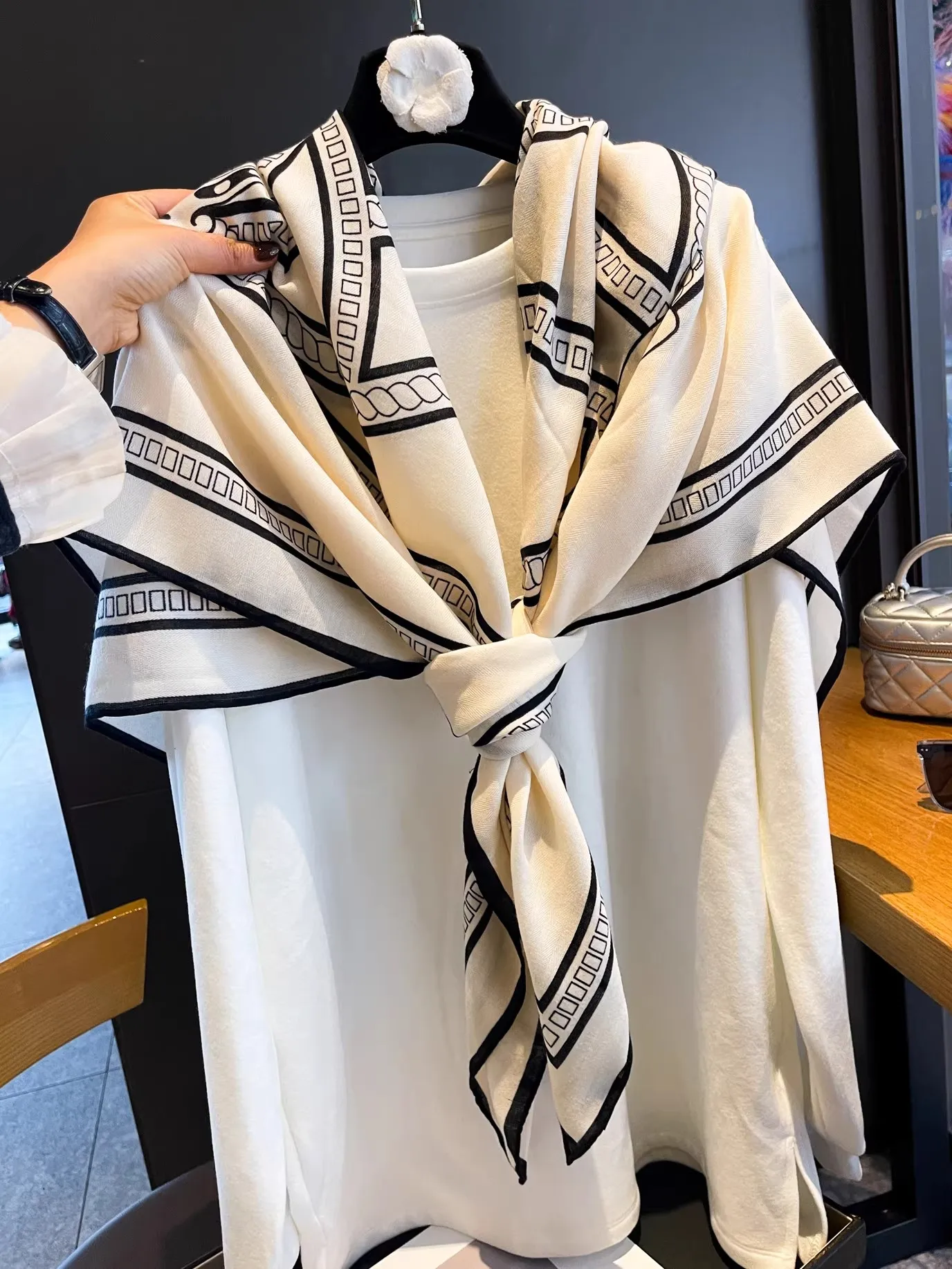 comma-kind-simple-fashion-silk-hair-thin-shawl-versatile-shoulder-wrap-air-conditioned-room-korean-style-polyester-fiber