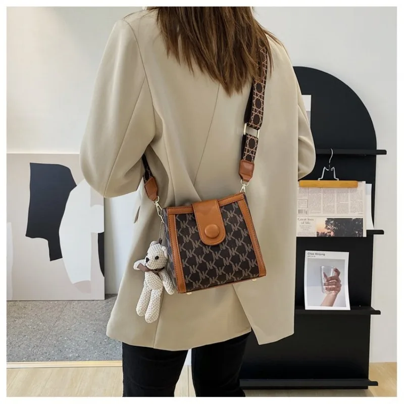 

Botanical Print Shoulder Bag For Women Nature Inspired Underarm Bag For Adding A Fresh Feminine Vibe To Your Ensemble