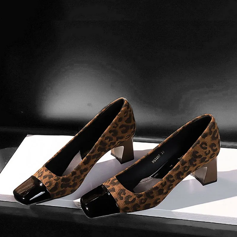 TRAF, zapatos de tacón con pezuña de terciopelo con estampado de leopardo, sandalias de tacón cuadrado con punta redonda para mujer, zapatos elegantes y elegantes con cabeza cerrada para oficina para mujer