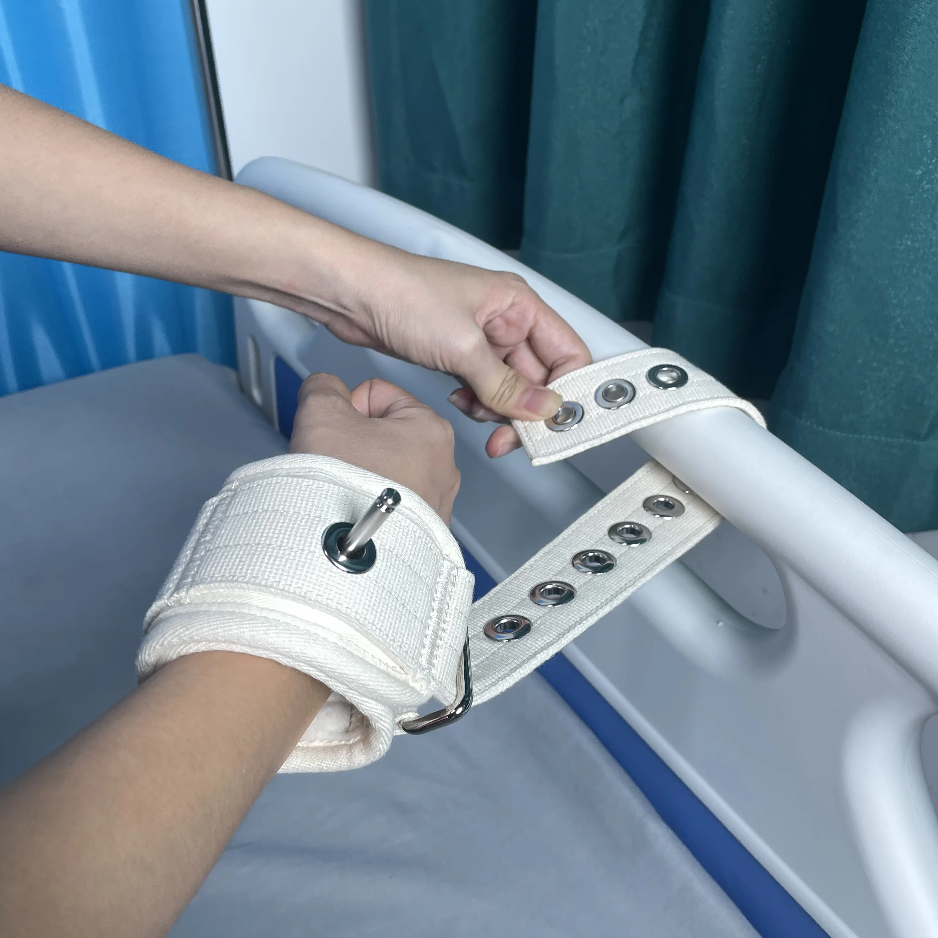 

Medical Restraint Soft Wrist Cuffs with Cotton Lining, Limb Restraint Handcuffs Beige, Mental Health Agitated Patient Safety