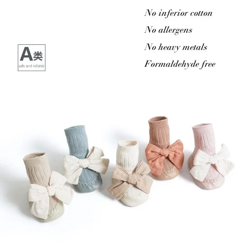 Chaussettes coordonnantes en coton doux avec nœud papillon pour bébé fille, chaussures de sol pour nouveau-né, automne et hiver