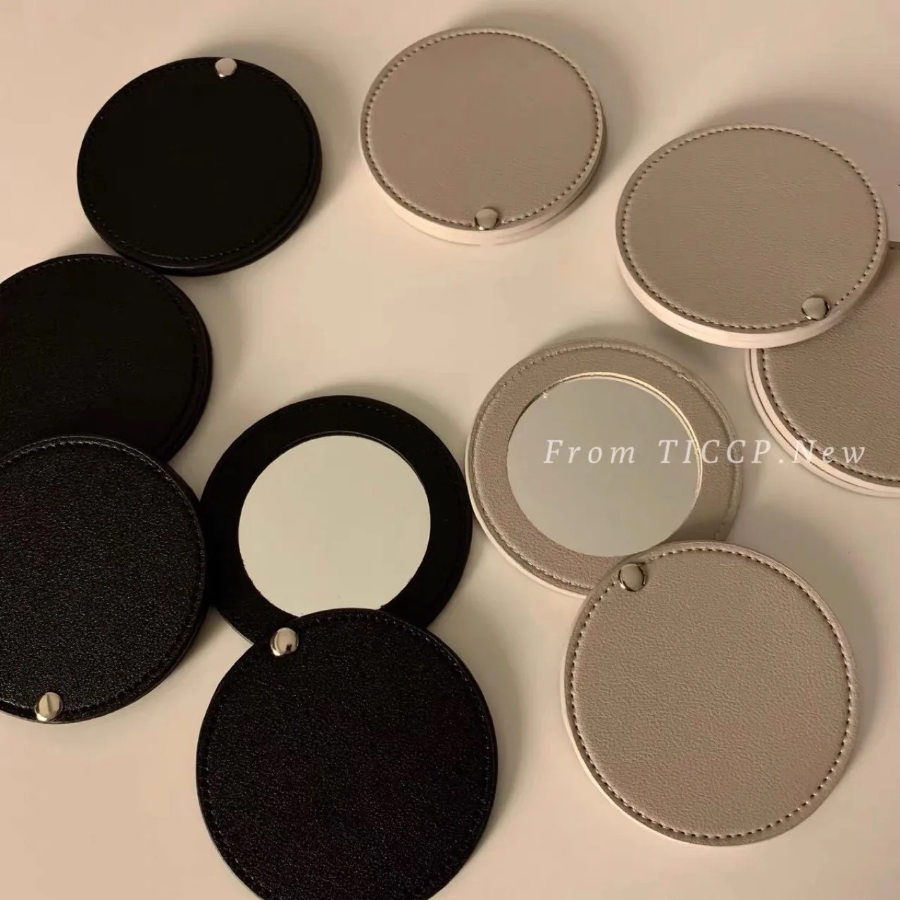 간단한 PU 화장 거울, 휴대용 원형 거울, 단면 접이식, 로고 인쇄 가능한 미니 휴대용 화장 거울