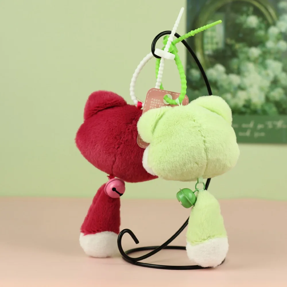 Delicado llavero de gato de peluche de cola larga con campana, llavero de peluche de gato de dibujos animados, colgante de muñeco de gato de peluche bonito, regalo de Navidad