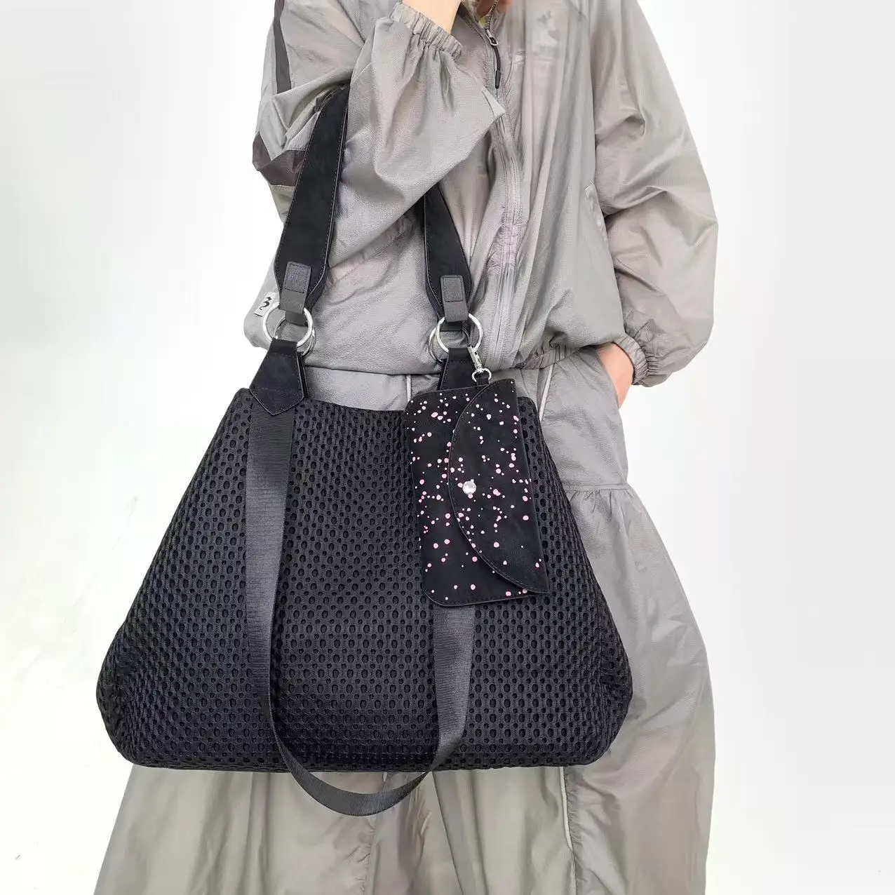 Black Mesh Tote Bag for Women, Large Capacity Hollow Out Shoulder Bag with Detachable Mini Pouch,Breathable Shoulder Bag