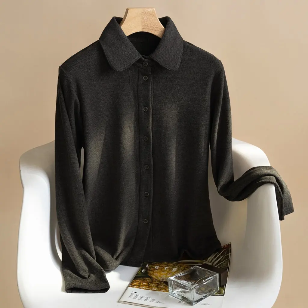 

Women's Velvet Cardigan 81KM-8242 Korean Style Warm Autumn Outerwear Base Coat Expanded Fit for Wholesale