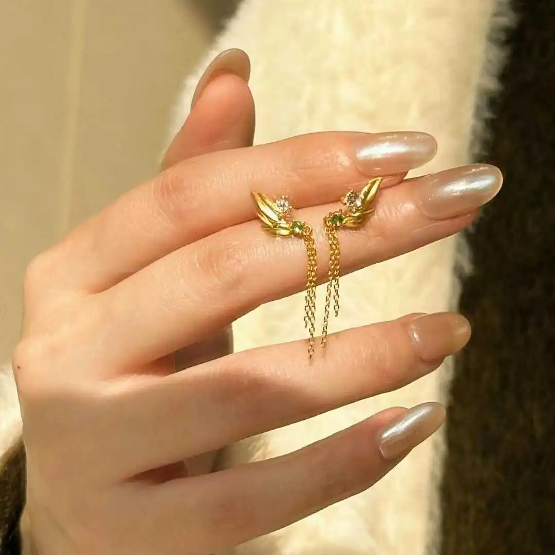 Willow trees dancing in the breeze, retro fringes, diamond-studded accessories, Chinese-style jewelry, ear ornaments 9999gold