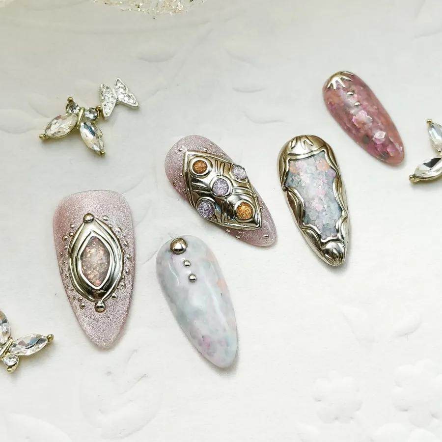 เล็บปลอมแบบกดติดทำมือ, เล็บปลอมแบบมีกาวหลากสี, ทรงอัลมอนด์ ความยาวปานกลางถึงยาว, ใช้ซ้ำได้, เล็บปลอม