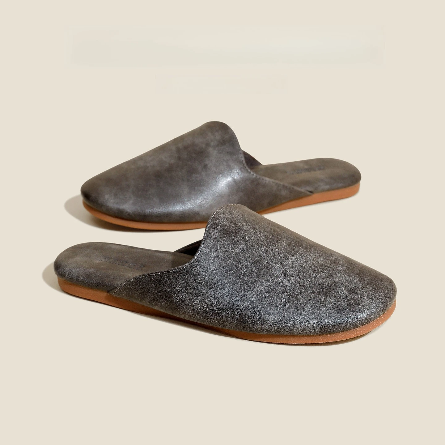 

Four - Season Subtly Patterned Luxury Leather PU Cool Slippers for Men Women and Couples High - End Feeling Home Wear Slippers