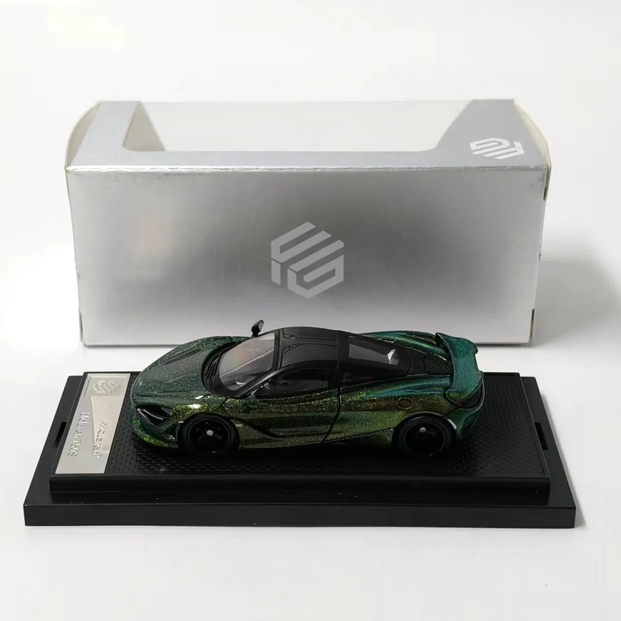 Modelo de Carro em Escala 1:64 em Liga Diecast 750S |   Brinquedo Colecionável para Adultos |   Veículo de Exibição Estática Detalhada |   Lembrança Perfeita e para o Lar