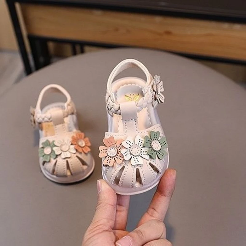 Light Up Summer New Princess Flower Sandals for Baby Girl Toddler Walking Shoes Closed Toe Anti Kick Ages 1 2