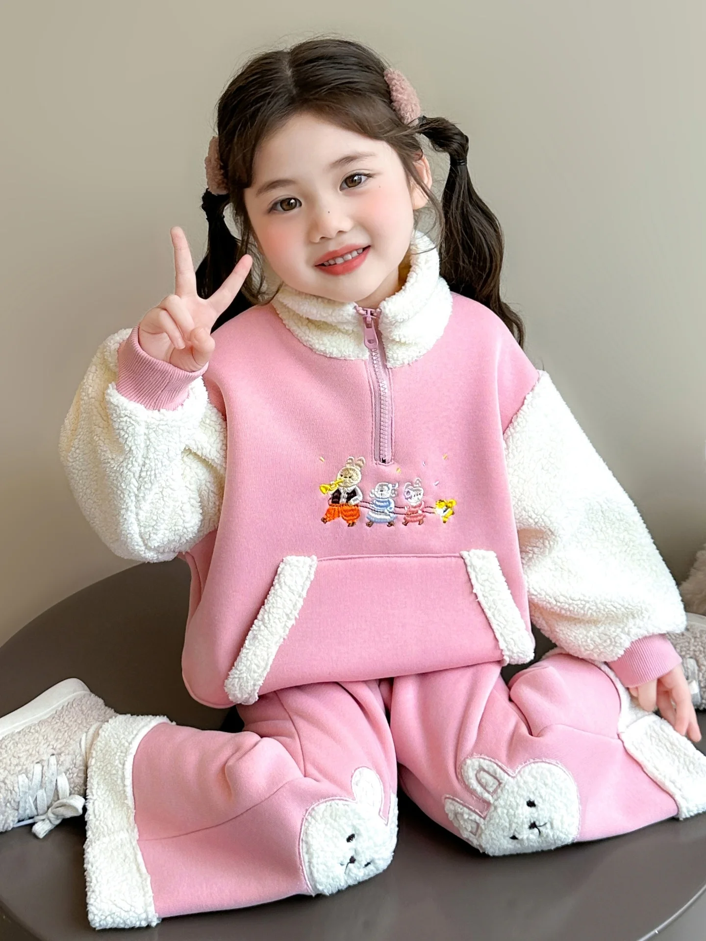 

Комплект детской одежды Thiened Fce с героями мультфильмов, зимняя одежда для маленьких девочек, милый свитшот из меха ягненка, длинные хлопковые штаны све