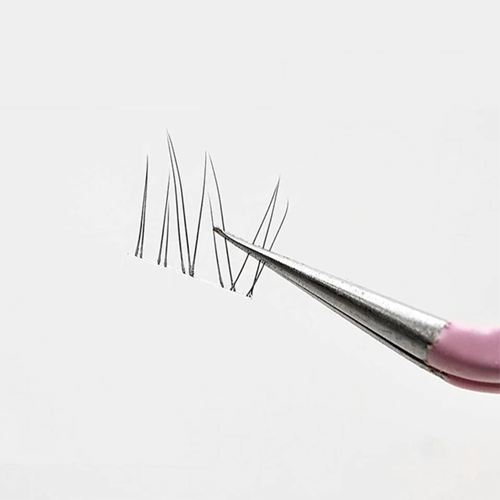 10 rzędów naturalnych, długich, dolnych sztucznych rzęs, mix 5-7mm, urocze kępki rzęs, delikatne, puszyste przedłużanie rzęs na imprezy i do makijażu.