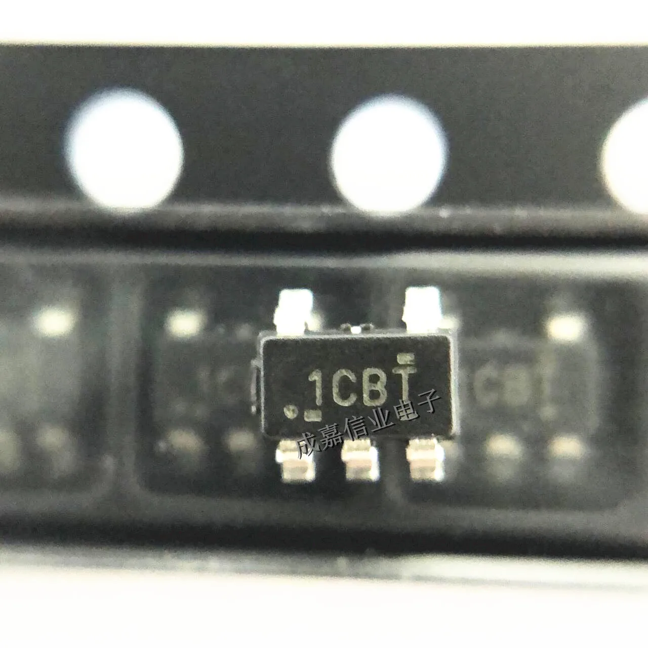 10pcs/Lot TLV74333PDBVR SOT-23-5 MARKING;1CBT LDO Voltage Regulators 300-mA low-IQ Low-Dropout (LDO)