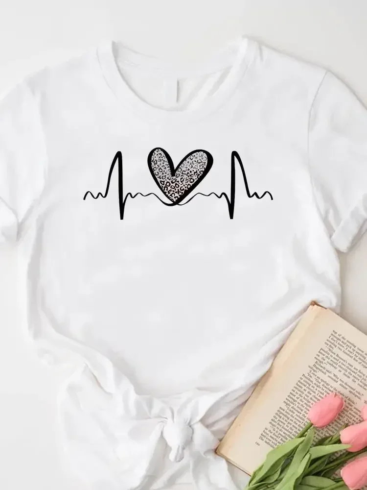 ラブハートトレンドグラフィックレディースTシャツ原宿サマーカジュアル半袖Tシャツ女性ファッションY2K服トップスユニセックスTシャツ