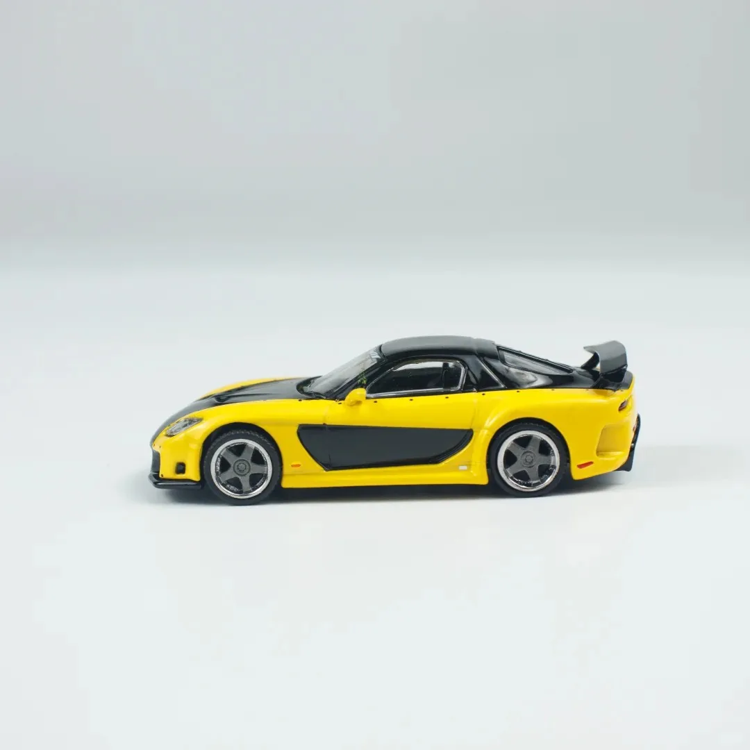 Рисунок 3 - Tarmac Works TW 1:64 Mazda RX-7 VeilSide Fortune7