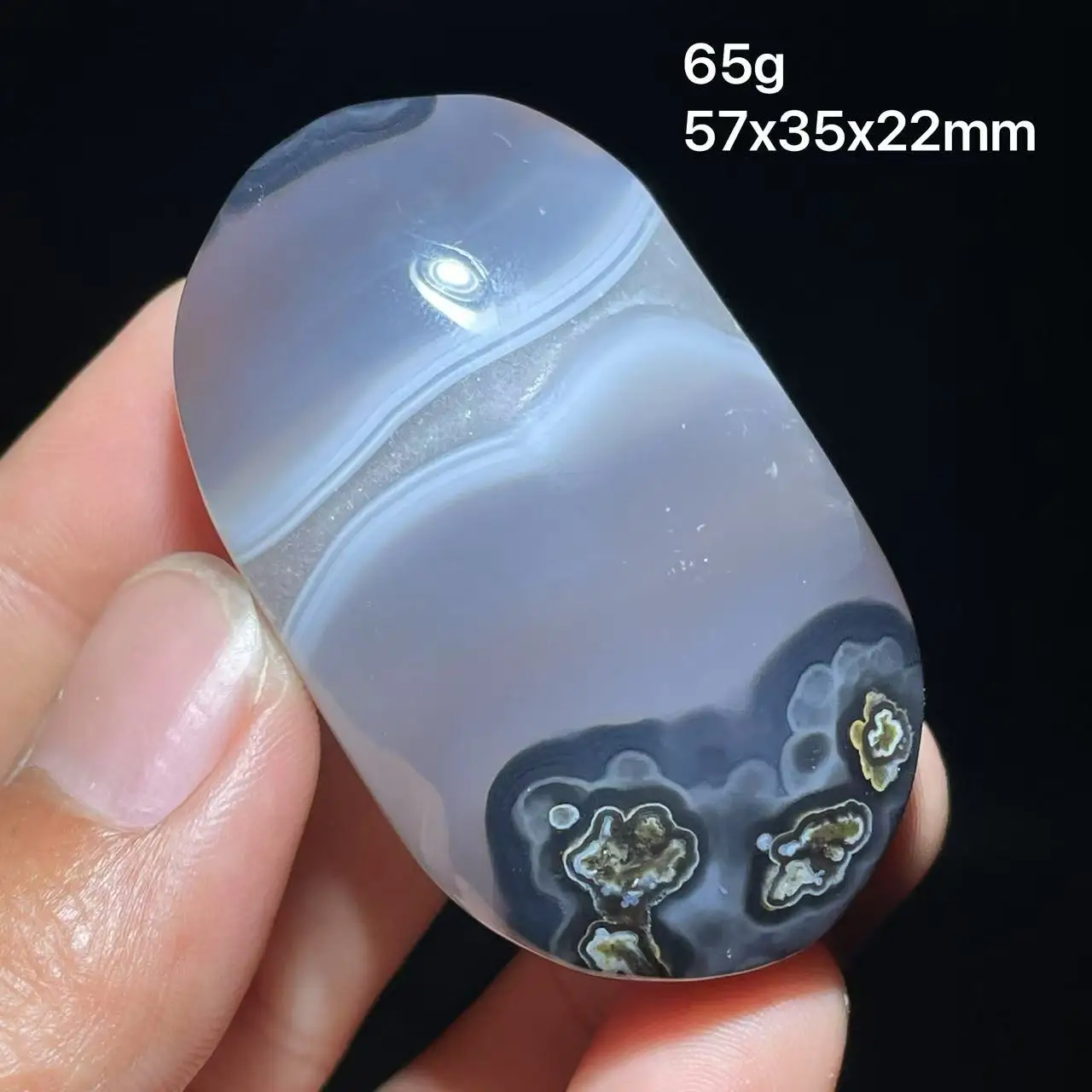 New 100% natural volcanic agate hand holds free-form green fluorescent home decoration from Inner Mongolia
