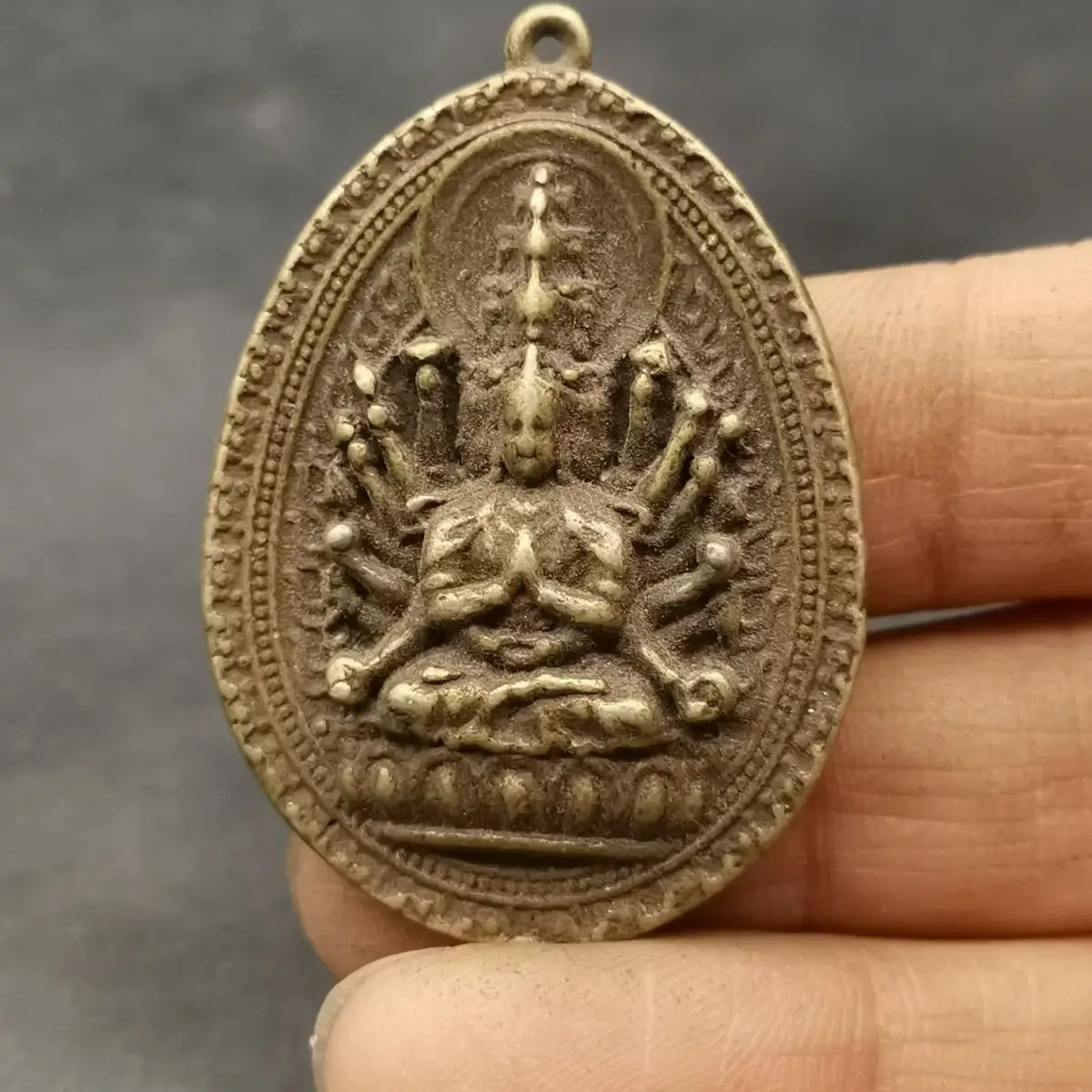 Tibetan Cundi Bodhisattva Oval Pendant Thousand Arms Buddha Mother Amulet Statues Figurines Lucky Ornaments