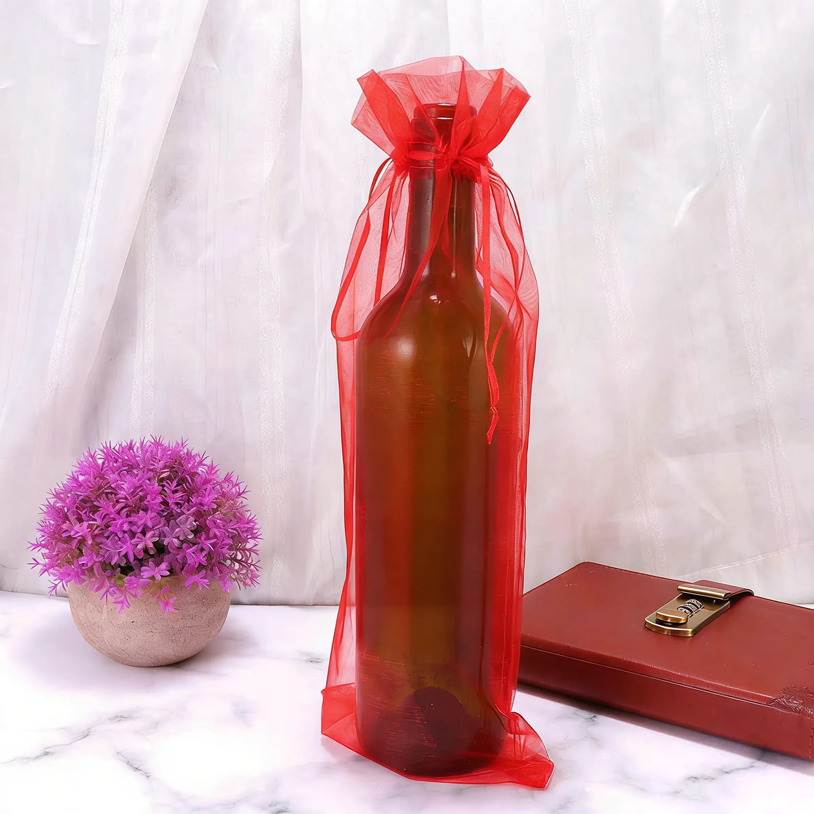 Lot de 10 housses de bouteille en gaze rouge avec cordon de serrage, sacs cadeaux réutilisables pour fêtes, bière, boissons, décoration festive